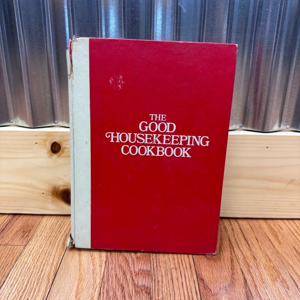 Vintage 1978 The Good Housekeeping Cookbook - Red Cover Hardback
